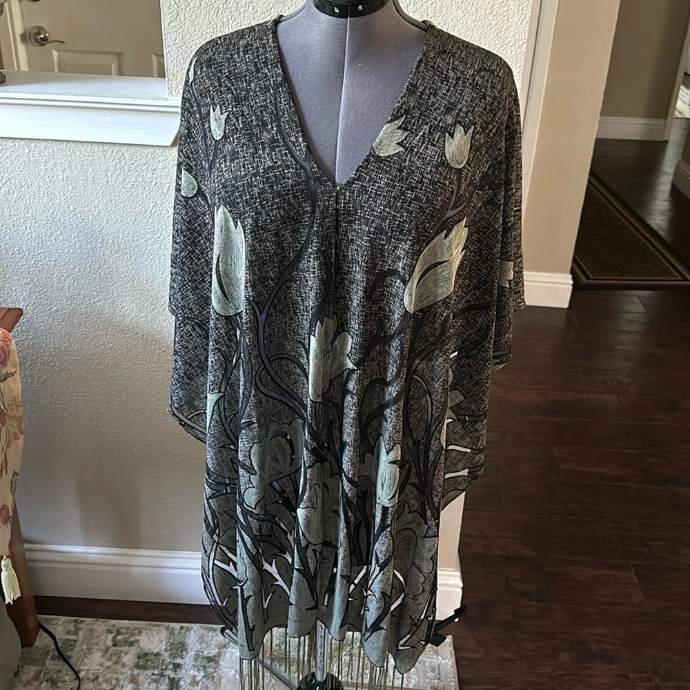 NWOT.    Handmade custom shawl.   Med
